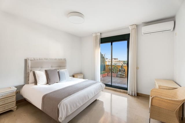 Ático de 3 habitaciones en San Pedro de Alcantara, Marbella en venta con piscina garaje - 690.000 € (Ref: 8769055)