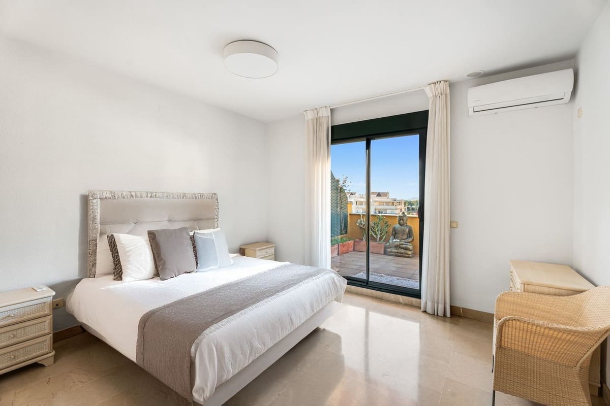 3 quarto Penthouse para venda em San Pedro de Alcantara com piscina garagem - 690 000 € (Ref: 8769055)