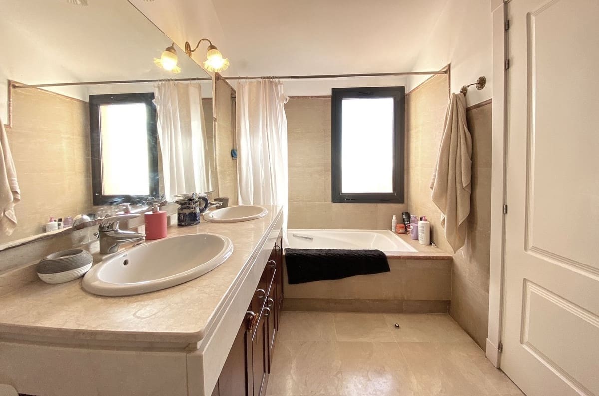 3 soverom Leilighet til salgs i Calahonda med svømmebasseng garasje - € 495 000 (Ref: 8807403)