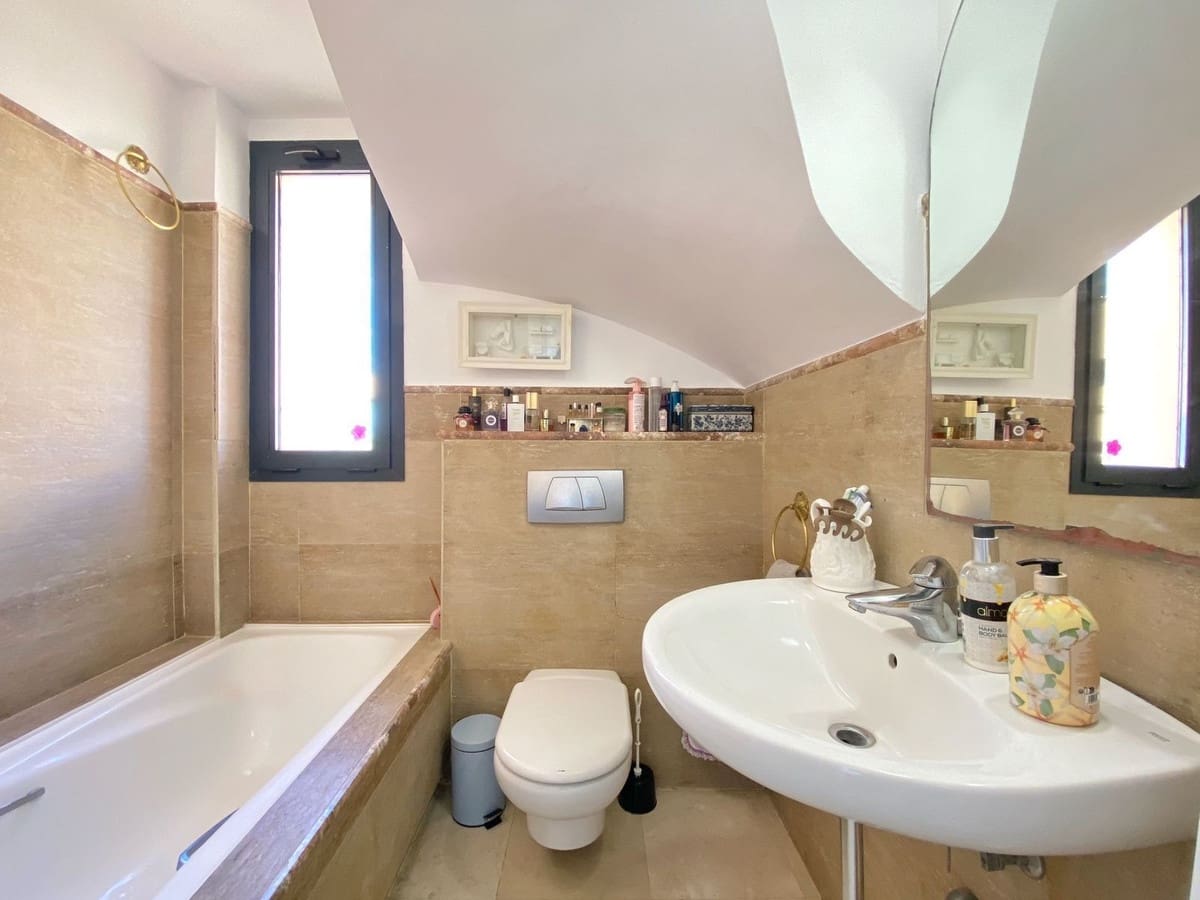 3 soverom Leilighet til salgs i Calahonda med svømmebasseng garasje - € 495 000 (Ref: 8807403)