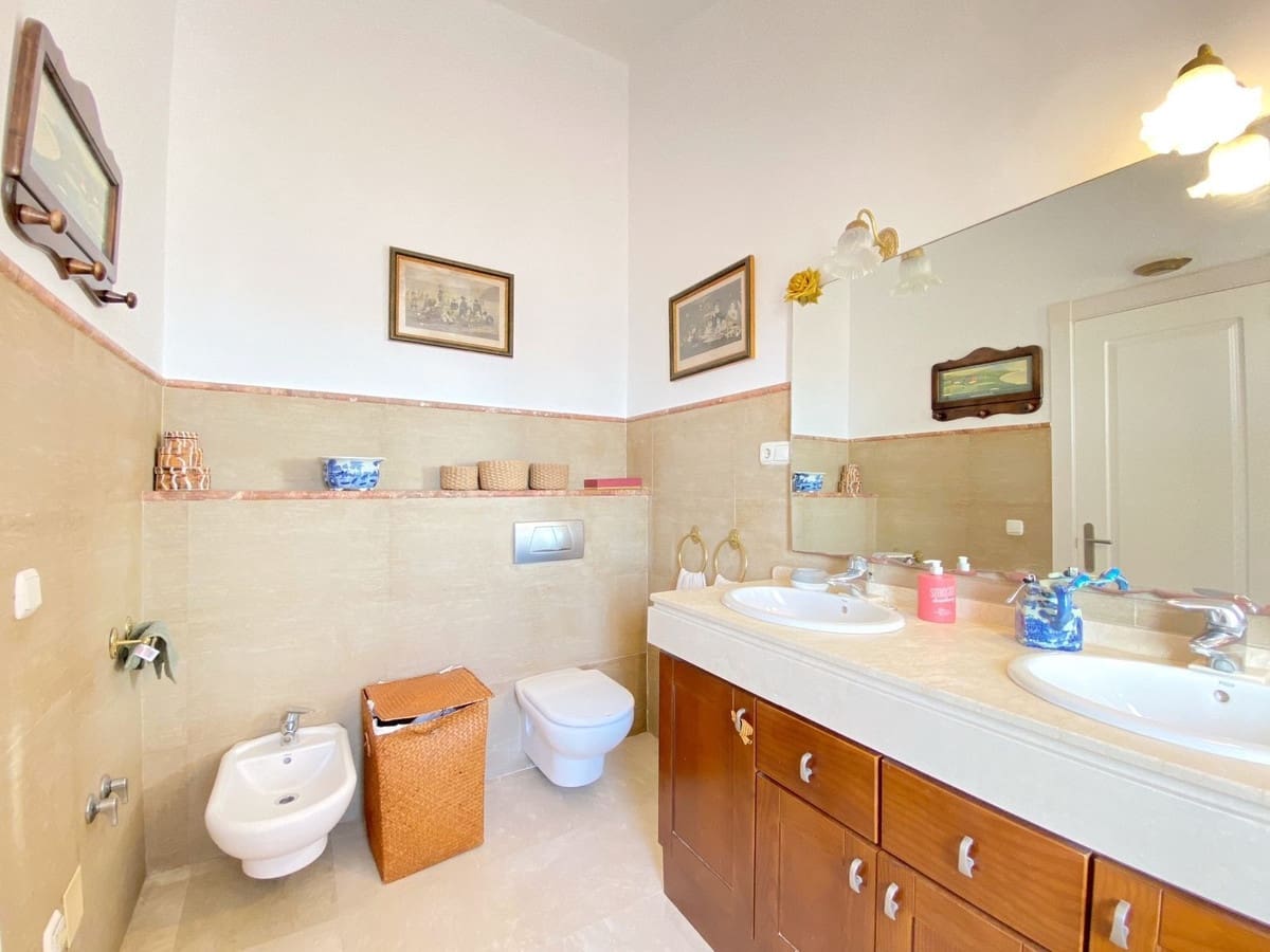 3 soverom Leilighet til salgs i Calahonda med svømmebasseng garasje - € 495 000 (Ref: 8807403)