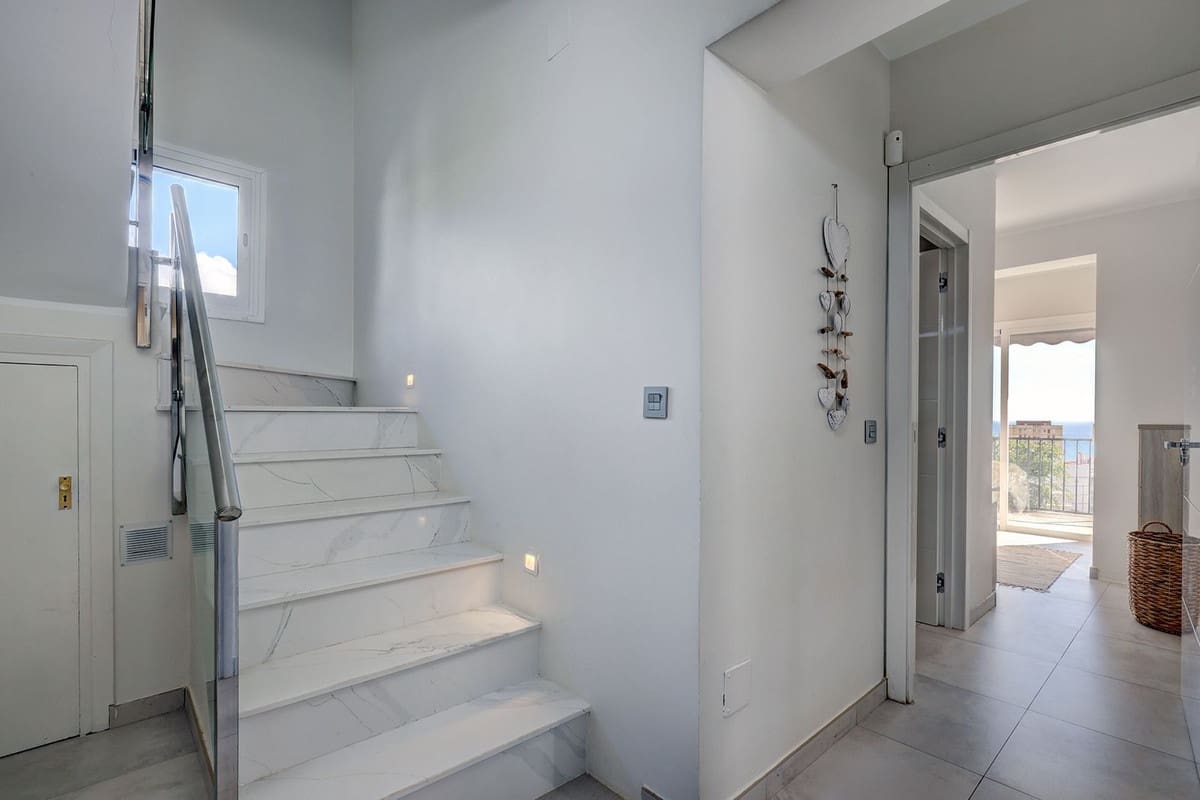 3 soveværelse Villa til salg i Fuengirola med swimmingpool garage - € 999.000 (Ref: 8807504)