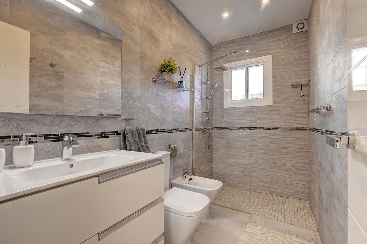 3 soveværelse Villa til salg i Fuengirola med swimmingpool garage - € 999.000 (Ref: 8807504)