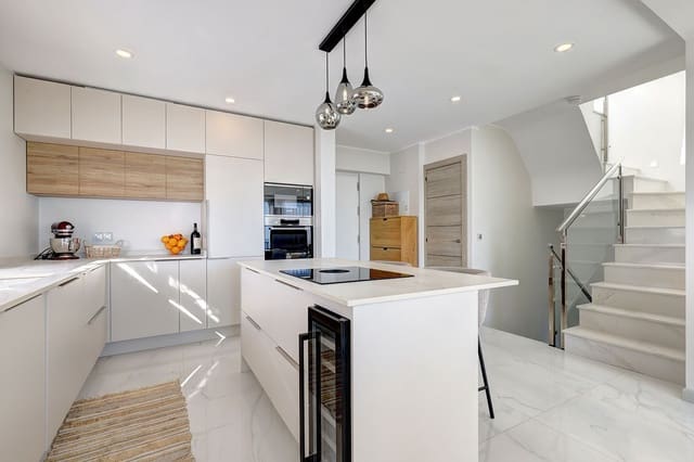 3 soverom Villa til salgs i Fuengirola med svømmebasseng garasje - € 999 000 (Ref: 8807504)