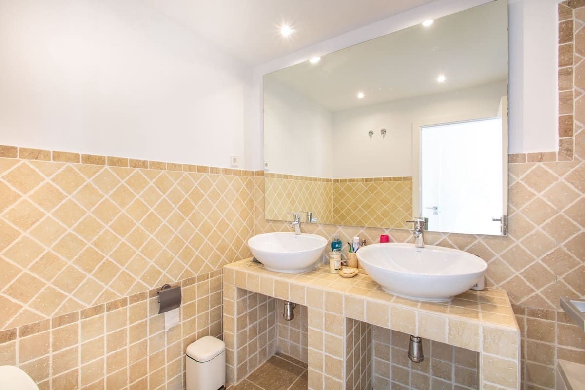 2 slaapkamer Appartement te koop in New Golden Mile met zwembad garage - € 495.000 (Ref: 8835862)