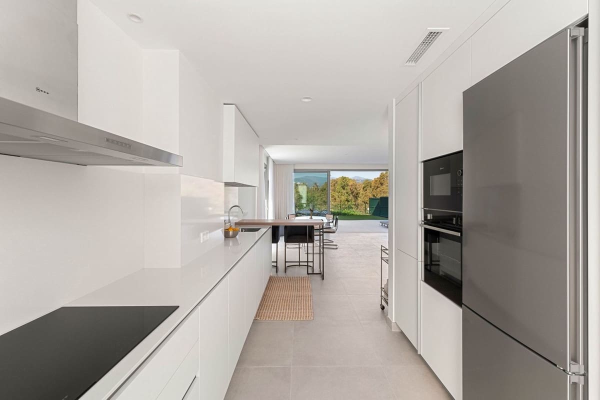 3 soveværelse Semi-Rækkehus til salg i Guadalmina med swimmingpool garage - € 1.295.000 (Ref: 8850110)