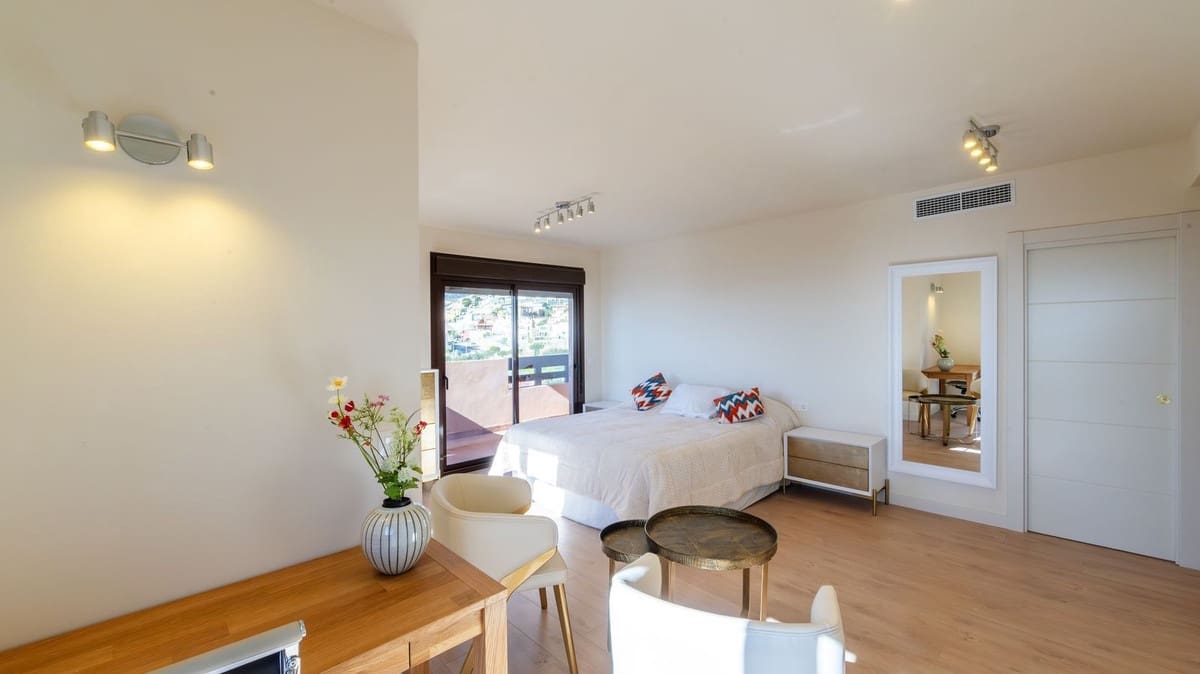 3 bedroom Apartment for sale in Benalmadena with pool garage - € 793,000 (Ref: 8850112)