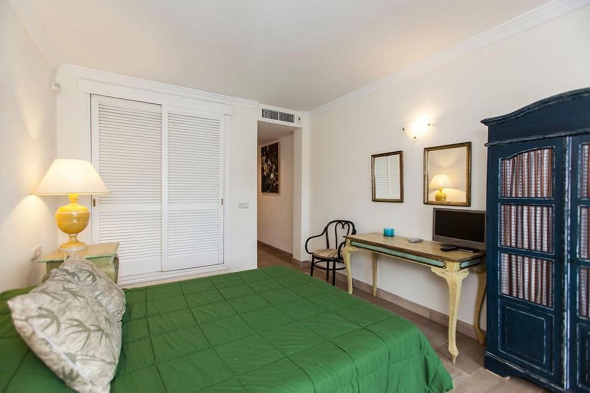 2 sypialnia Apartament na sprzedaż w Elviria z basenem garażem - 650 000 € (Ref: 8863091)