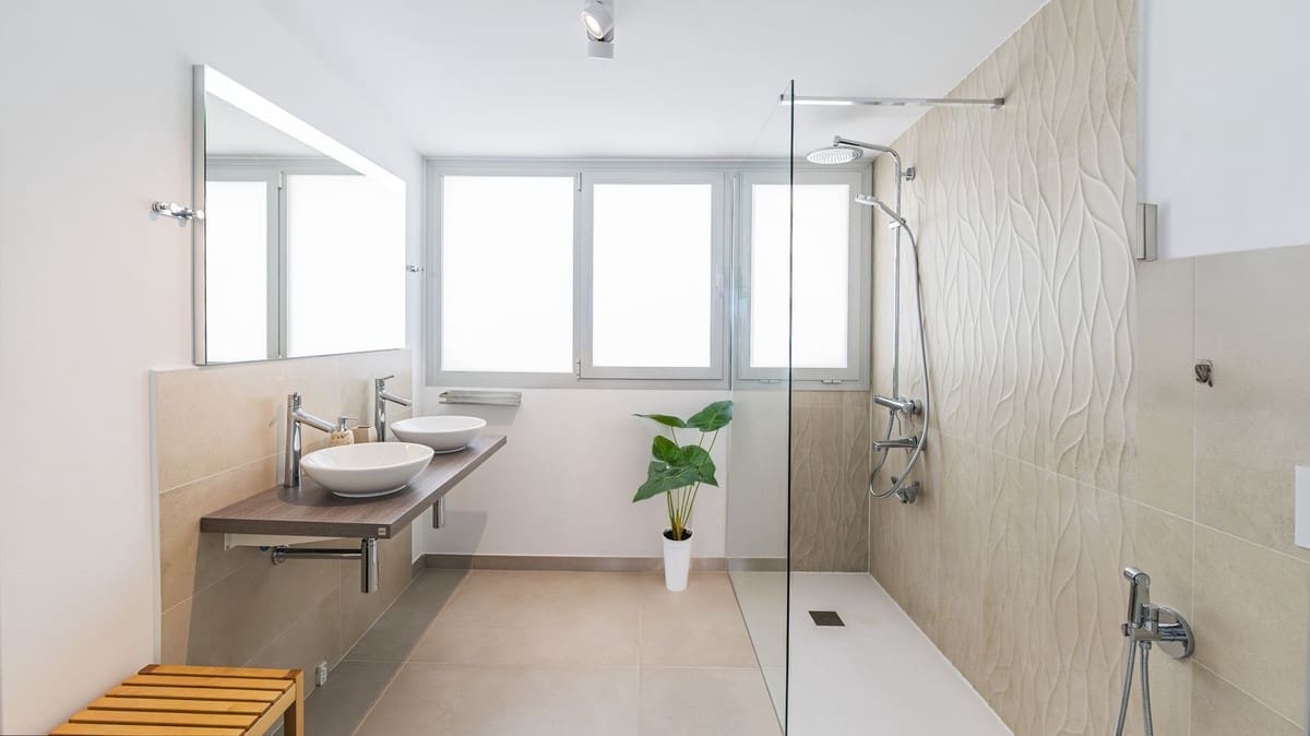 2 soveværelse Lejlighed til salg i Benalmadena med swimmingpool garage - € 1.095.000 (Ref: 8880563)