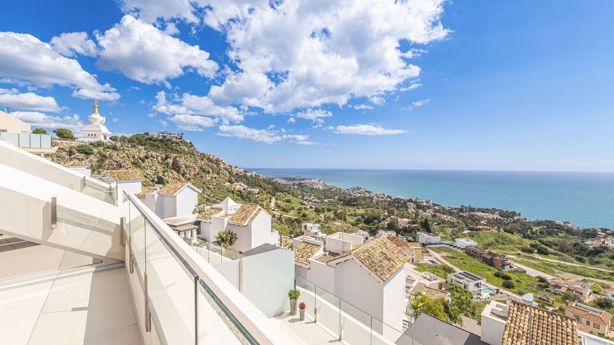 2 soveværelse Lejlighed til salg i Benalmadena med swimmingpool garage - € 1.095.000 (Ref: 8880563)