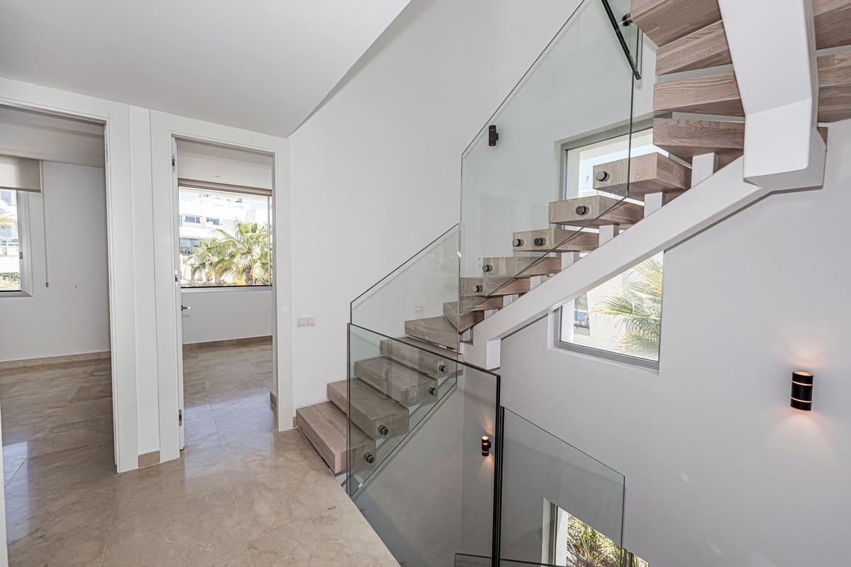 4 soveværelse Byhus til salg i Rio Real med swimmingpool garage - € 1.250.000 (Ref: 8881068)