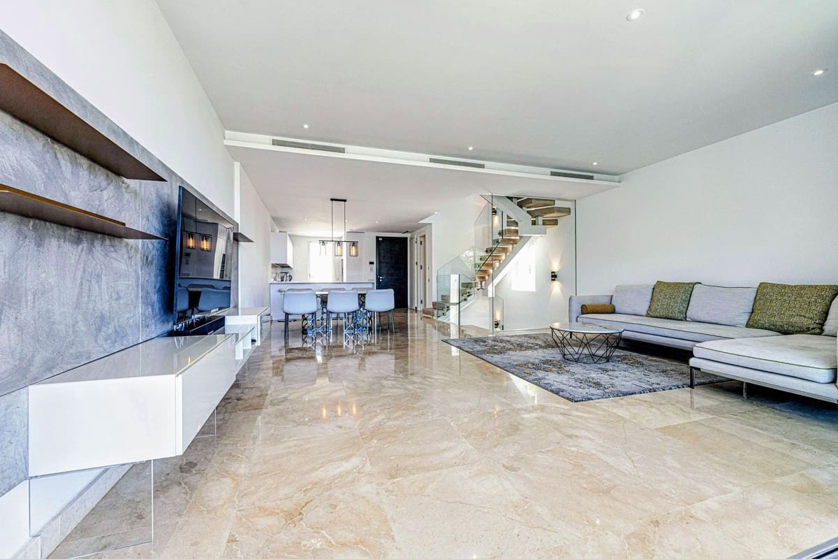 4 soveværelse Byhus til salg i Rio Real med swimmingpool garage - € 1.250.000 (Ref: 8881068)