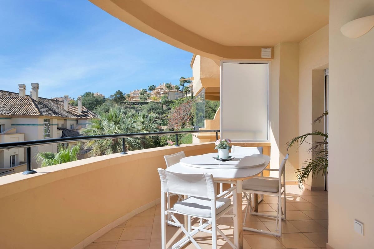 2 sypialnia Apartament na sprzedaż w Elviria z basenem garażem - 549 000 € (Ref: 8889328)
