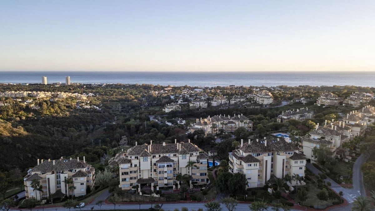 2 soveværelse Lejlighed til salg i Elviria med swimmingpool garage - € 539.000 (Ref: 8889328)