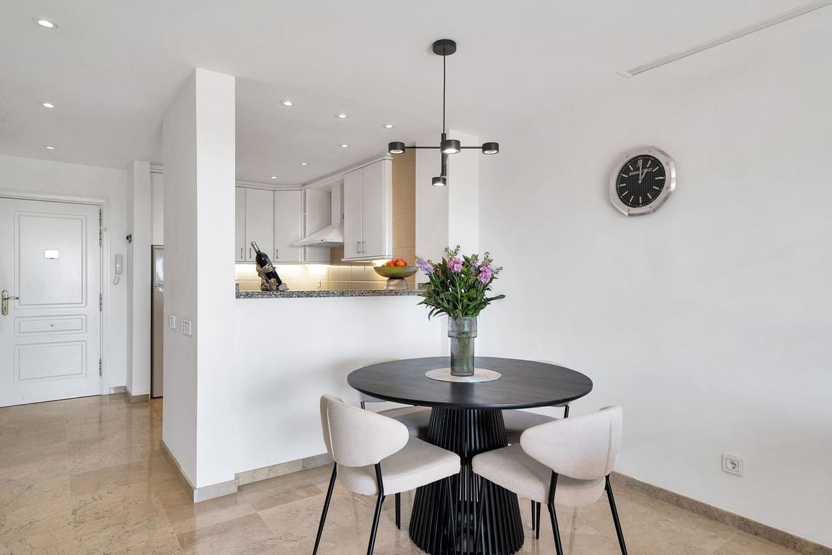 2 soverom Leilighet til salgs i Elviria med svømmebasseng garasje - € 539 000 (Ref: 8889328)