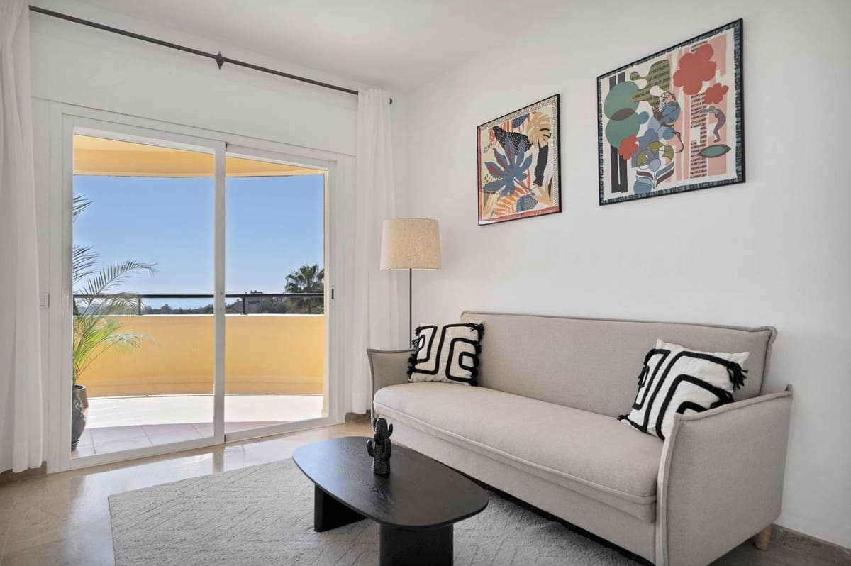 2 soverom Leilighet til salgs i Elviria med svømmebasseng garasje - € 539 000 (Ref: 8889328)