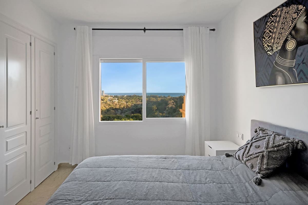 2 soverom Leilighet til salgs i Elviria med svømmebasseng garasje - € 539 000 (Ref: 8889328)