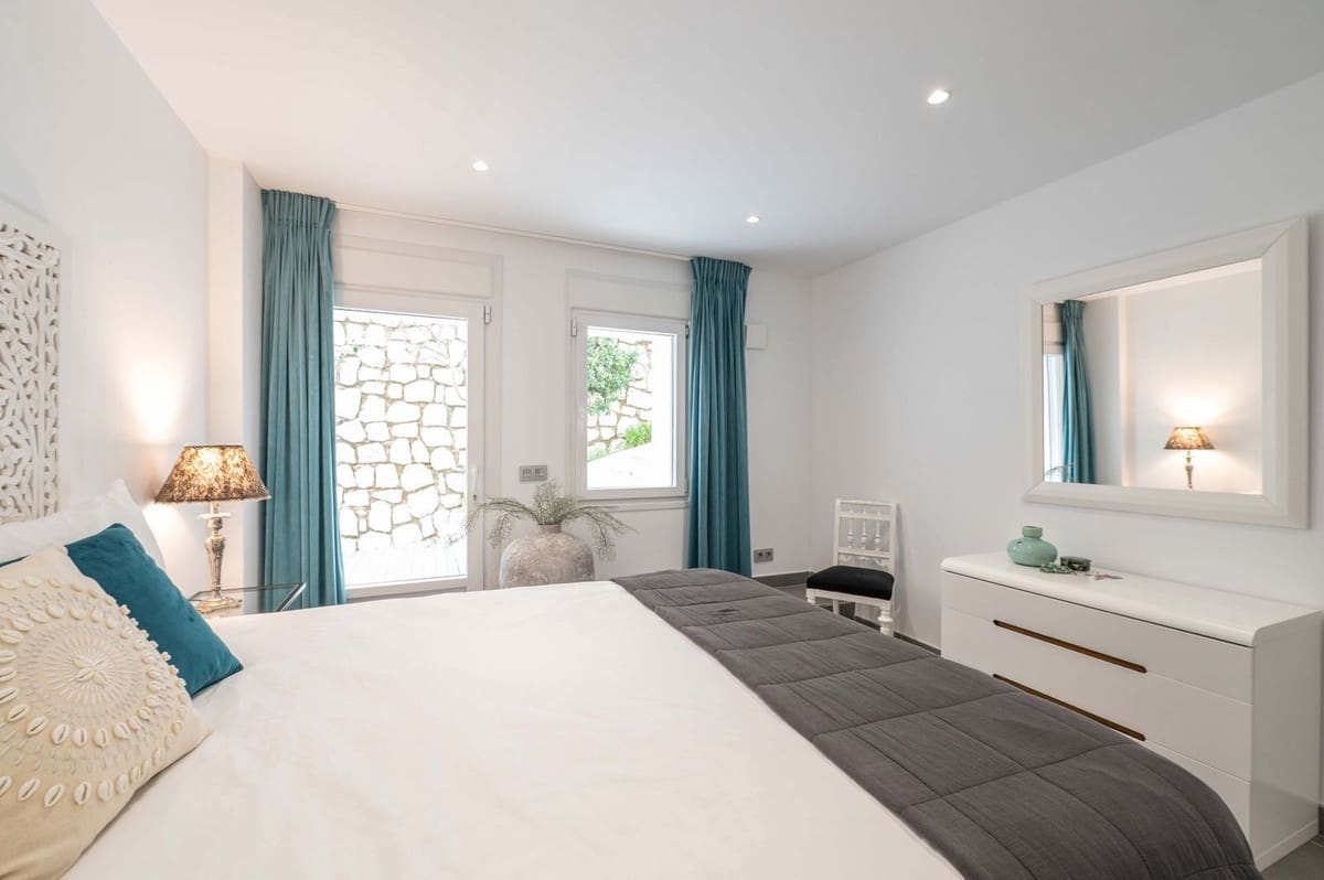 5 soverom Villa til salgs i La Mairena med svømmebasseng garasje - € 2 195 000 (Ref: 8891604)