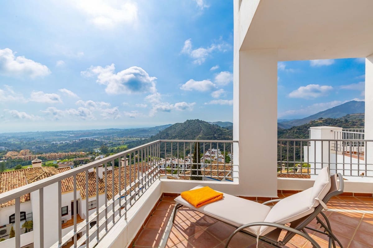 3 sypialnia Apartament na sprzedaż w Los Arqueros z basenem garażem - 649 000 € (Ref: 8920202)