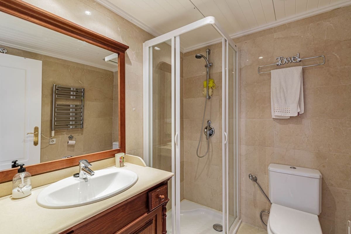 3 sypialnia Apartament na sprzedaż w Los Arqueros z basenem garażem - 649 000 € (Ref: 8920202)