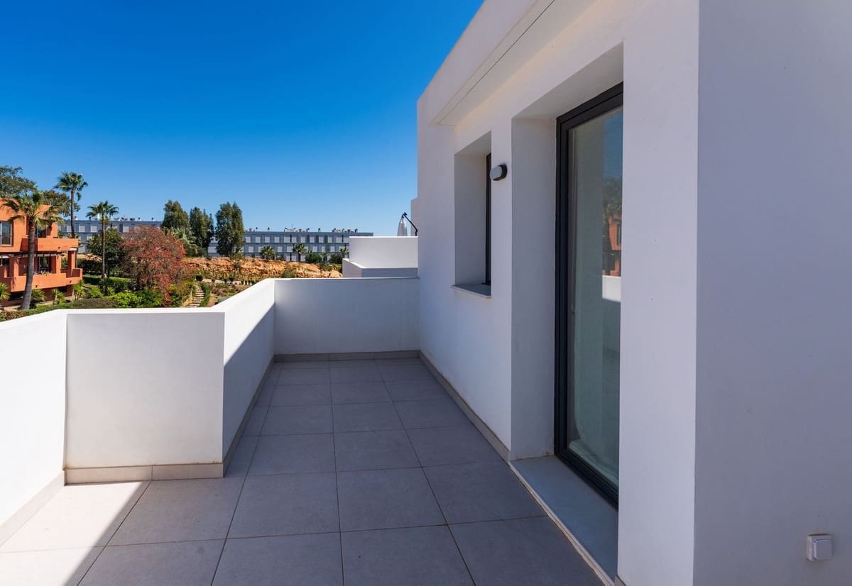 4 soverom Hus til salgs i Manilva med svømmebasseng garasje - € 829 000 (Ref: 8920203)