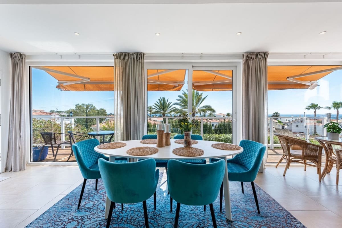 3 soveværelse Villa til salg i Mijas Costa med swimmingpool garage - € 630.000 (Ref: 8920422)