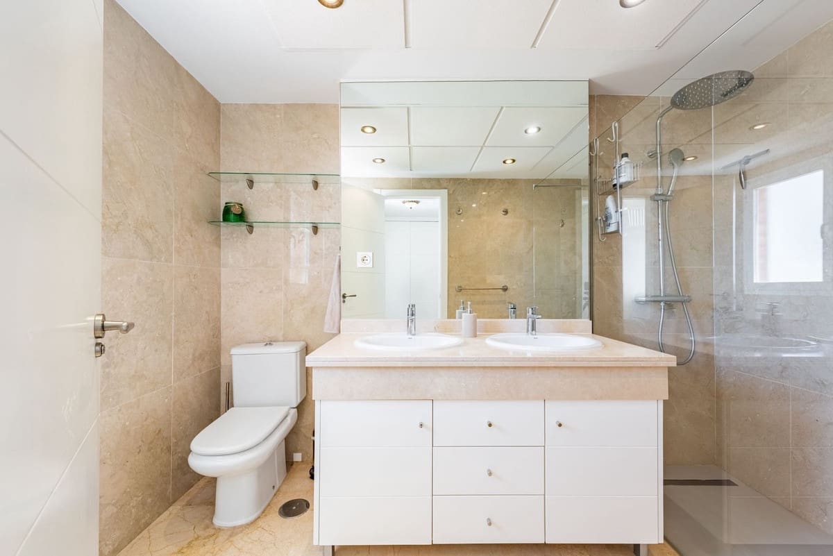 4 chambre Appartement à vendre à New Golden Mile avec piscine garage - 549 000 € (Ref: 8923317)