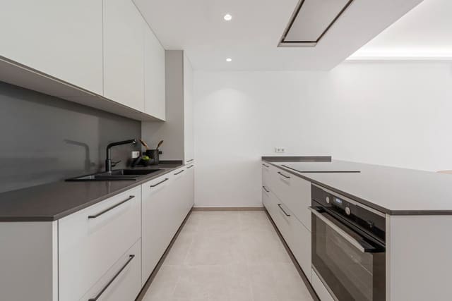 3 soveværelse Byhus til salg i Nueva Andalucia, Marbella med swimmingpool garage - € 775.000 (Ref: 8945620)