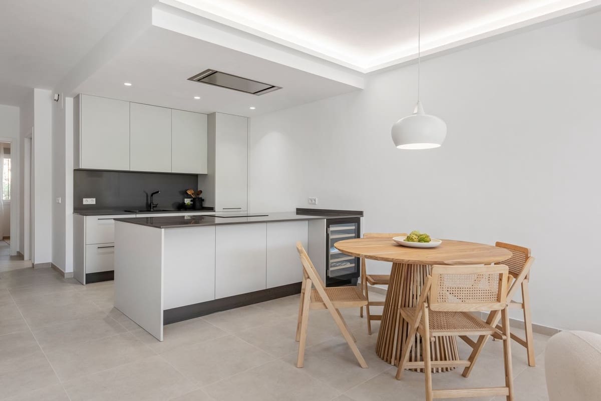 3 soveværelse Byhus til salg i Nueva Andalucia med swimmingpool garage - € 775.000 (Ref: 8945620)