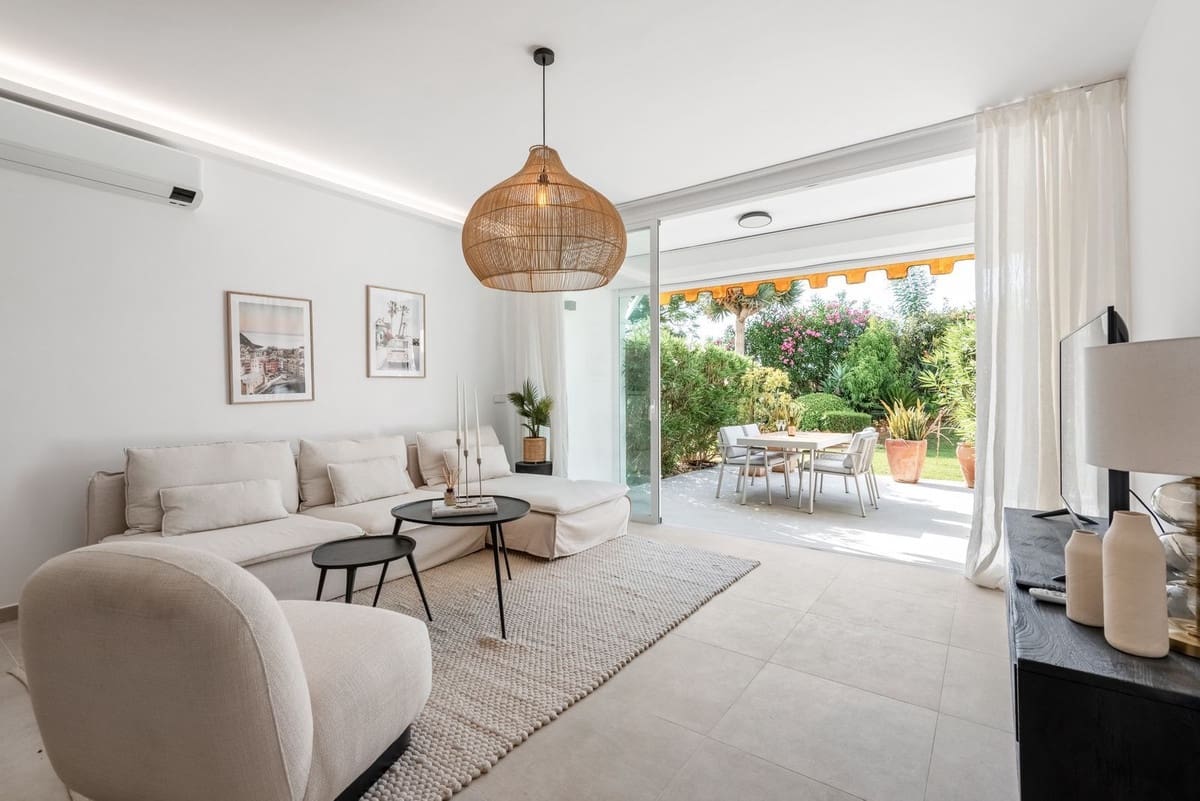 3 soveværelse Byhus til salg i Nueva Andalucia med swimmingpool garage - € 775.000 (Ref: 8945620)