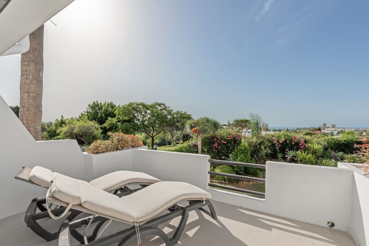 3 soveværelse Byhus til salg i Nueva Andalucia med swimmingpool garage - € 775.000 (Ref: 8945620)