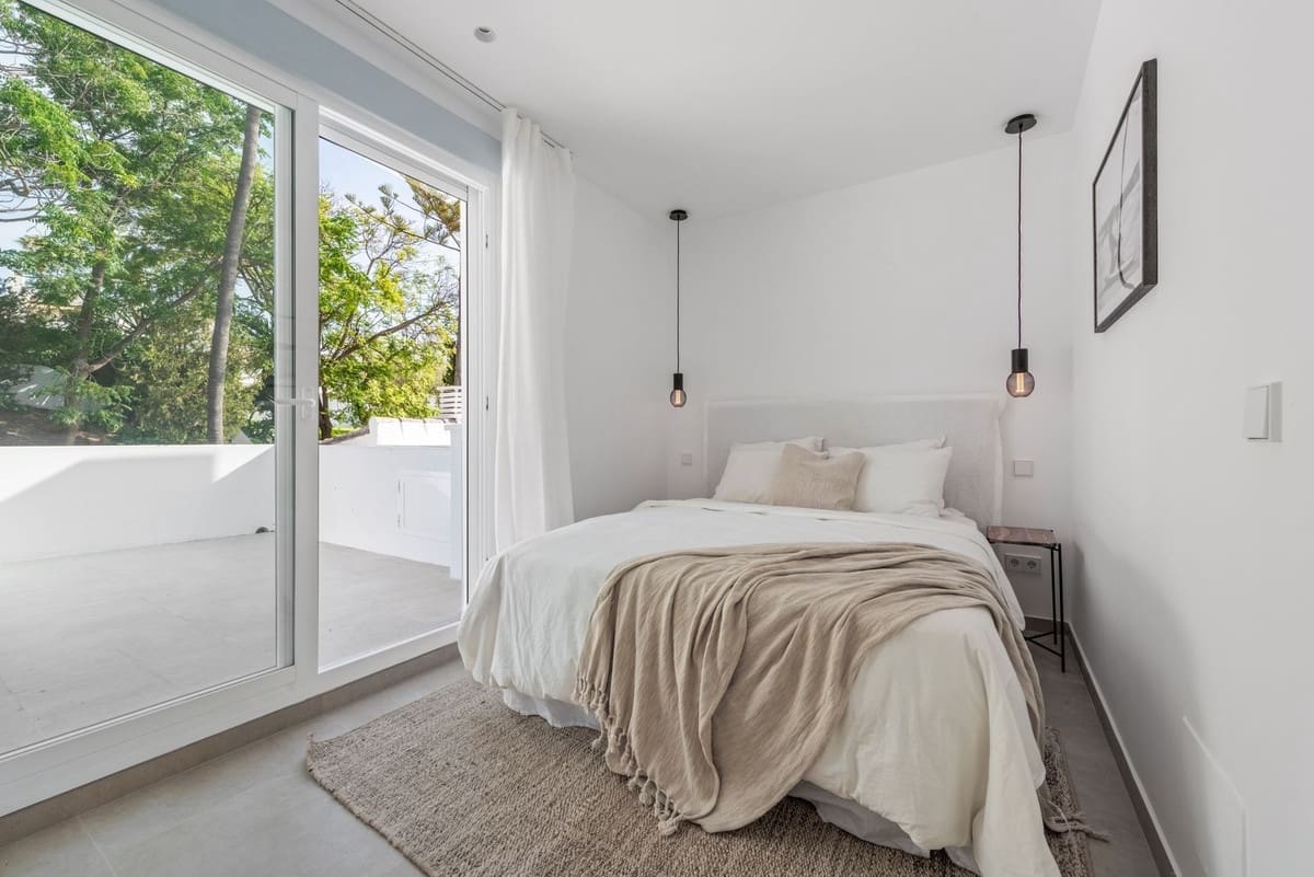 3 soveværelse Byhus til salg i Nueva Andalucia med swimmingpool garage - € 775.000 (Ref: 8945620)