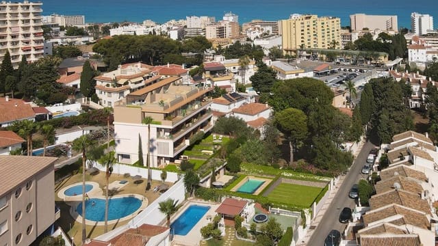 2 soveværelse Lejlighed til salg i Torremolinos med swimmingpool garage - € 438.000 (Ref: 8956367)