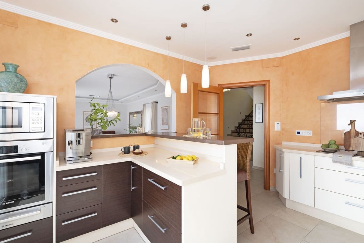 4 soverom Villa til salgs i Benalmadena med svømmebasseng garasje - € 1 090 000 (Ref: 8981878)