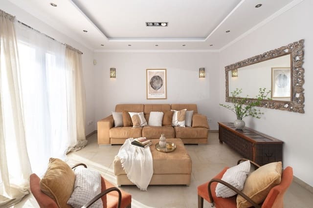 4 soveværelse Villa til salg i Benalmádena med swimmingpool garage - € 1.090.000 (Ref: 8981878)