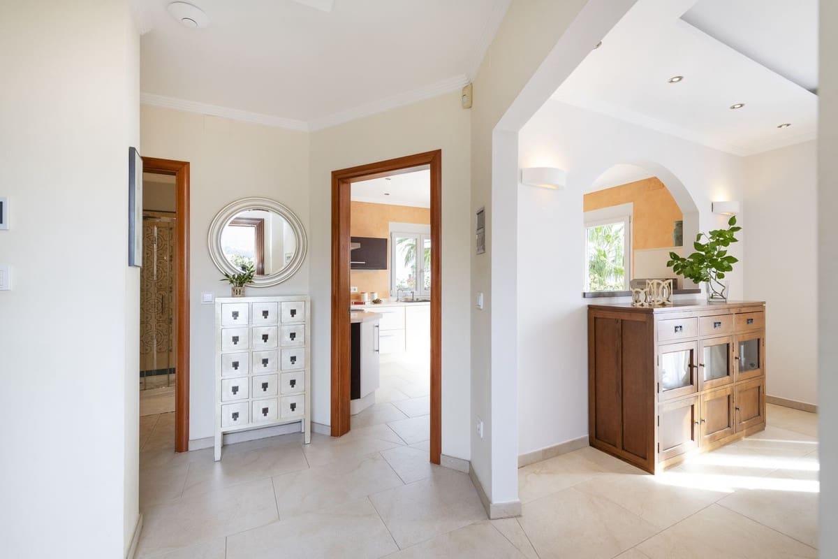 4 soverom Villa til salgs i Benalmadena med svømmebasseng garasje - € 1 090 000 (Ref: 8981878)