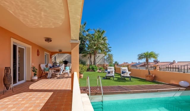 4 soveværelse Villa til salg i Benalmádena med swimmingpool garage - € 1.090.000 (Ref: 8981878)