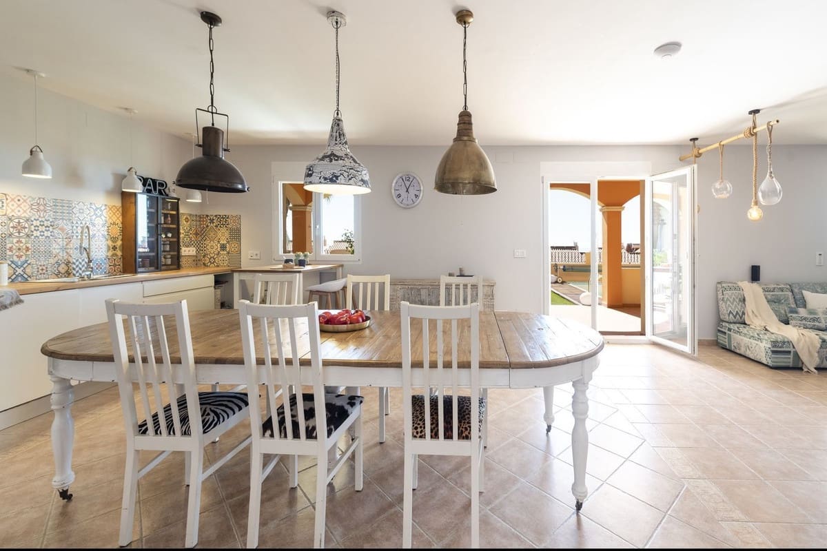 4 soverom Villa til salgs i Benalmadena med svømmebasseng garasje - € 1 090 000 (Ref: 8981878)