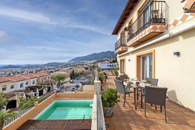 4 soveværelse Villa til salg i Benalmádena med swimmingpool garage - € 1.090.000 (Ref: 8981878)