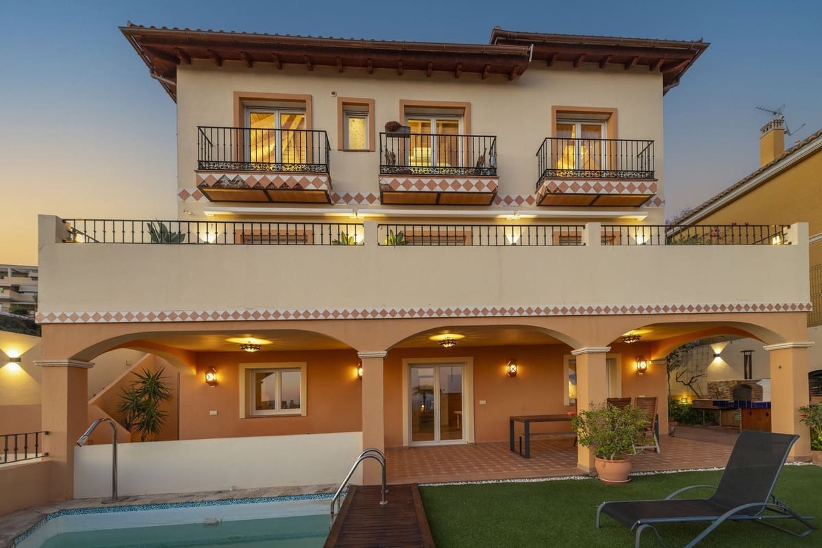 4 soverom Villa til salgs i Benalmadena med svømmebasseng garasje - € 1 090 000 (Ref: 8981878)