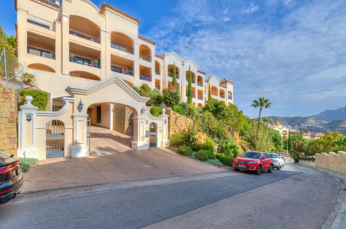 2 soverom Leilighet til salgs i La Quinta med svømmebasseng garasje - € 780 000 (Ref: 8983557)