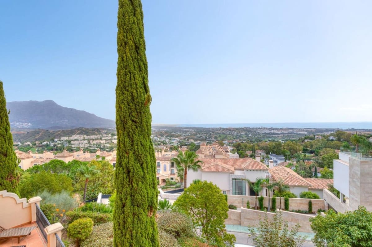 2 soverom Leilighet til salgs i La Quinta med svømmebasseng garasje - € 780 000 (Ref: 8983557)