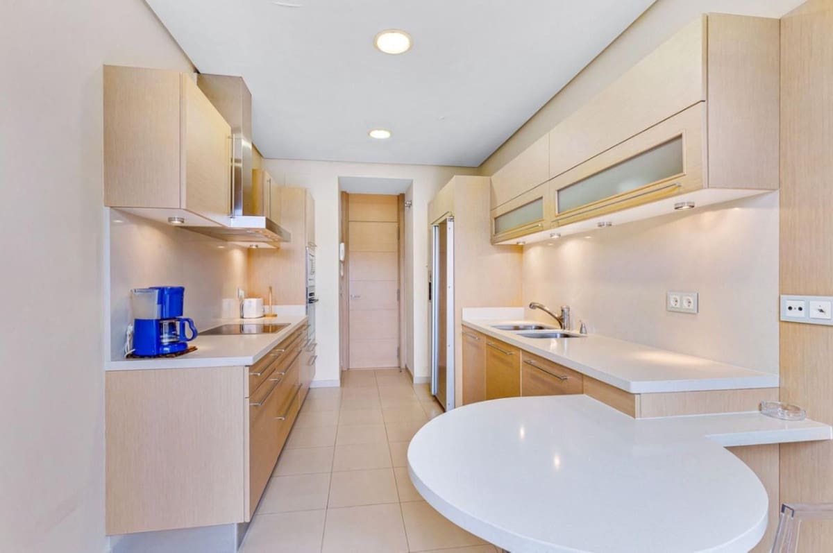 2 soverom Leilighet til salgs i La Quinta med svømmebasseng garasje - € 780 000 (Ref: 8983557)