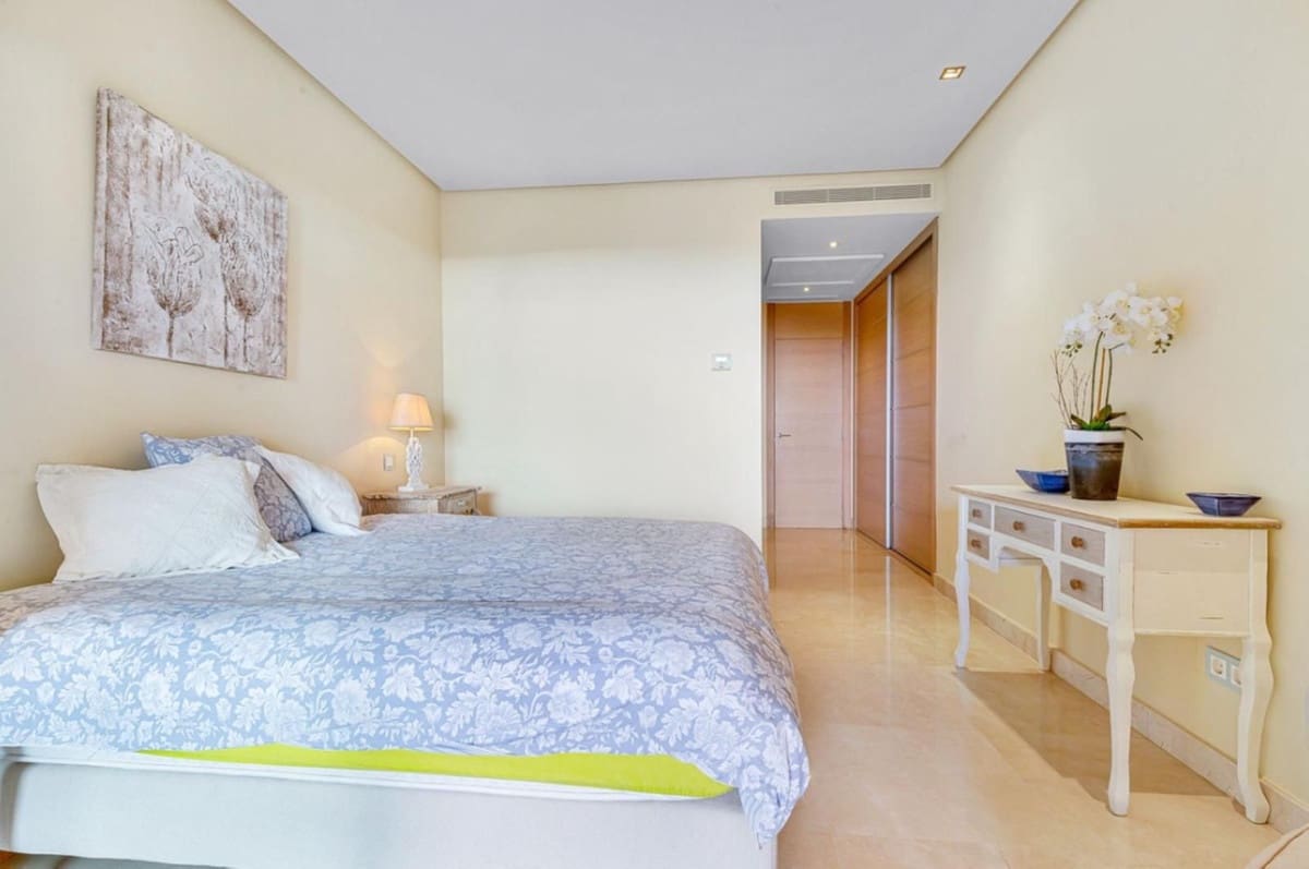 2 soverom Leilighet til salgs i La Quinta med svømmebasseng garasje - € 780 000 (Ref: 8983557)