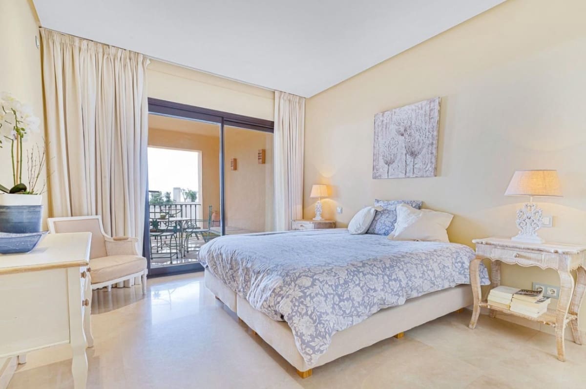 2 soverom Leilighet til salgs i La Quinta med svømmebasseng garasje - € 780 000 (Ref: 8983557)