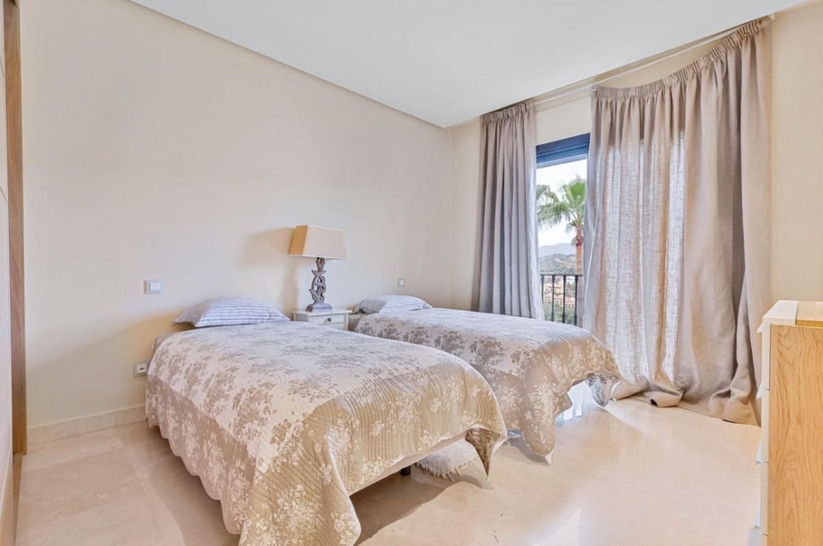 2 soverom Leilighet til salgs i La Quinta med svømmebasseng garasje - € 780 000 (Ref: 8983557)