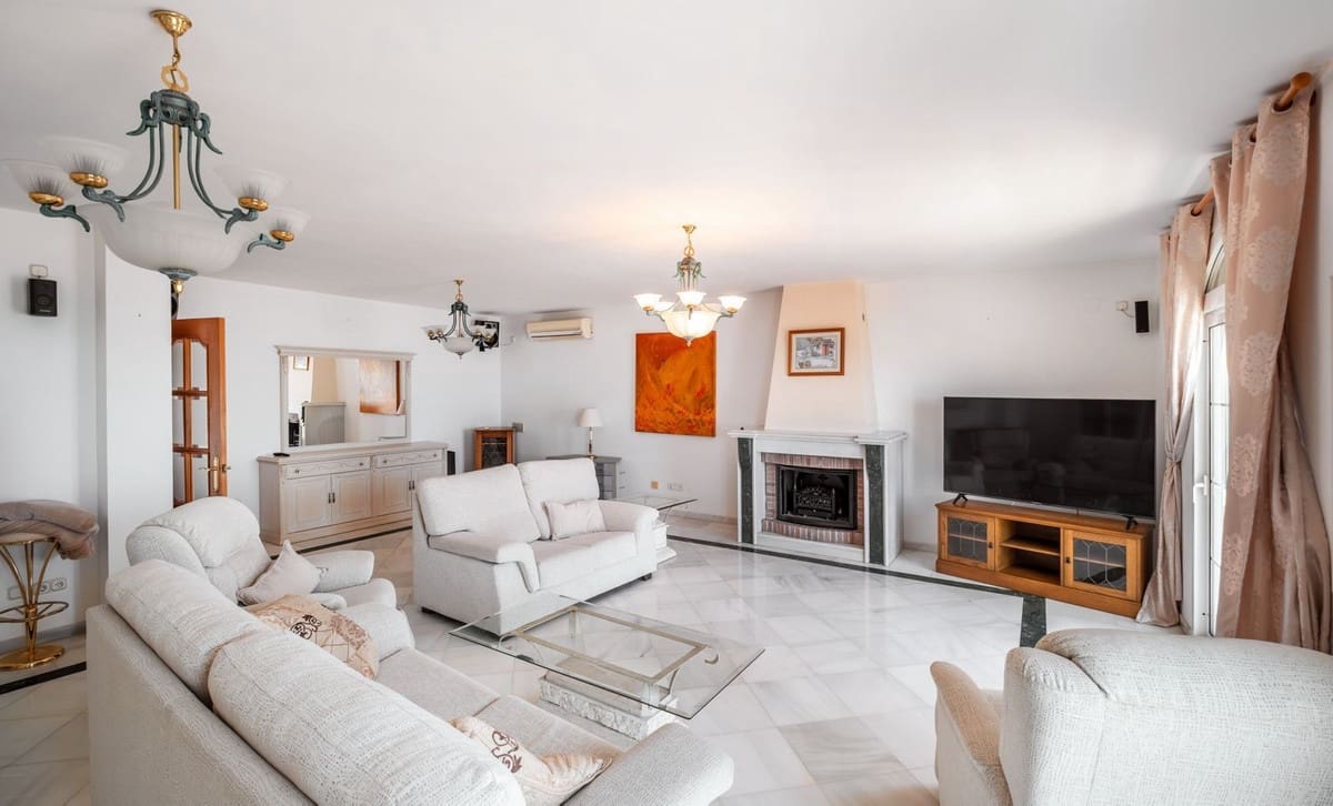 5 sypialnia Willa na sprzedaż w Benalmadena z basenem garażem - 1 395 000 € (Ref: 9000410)