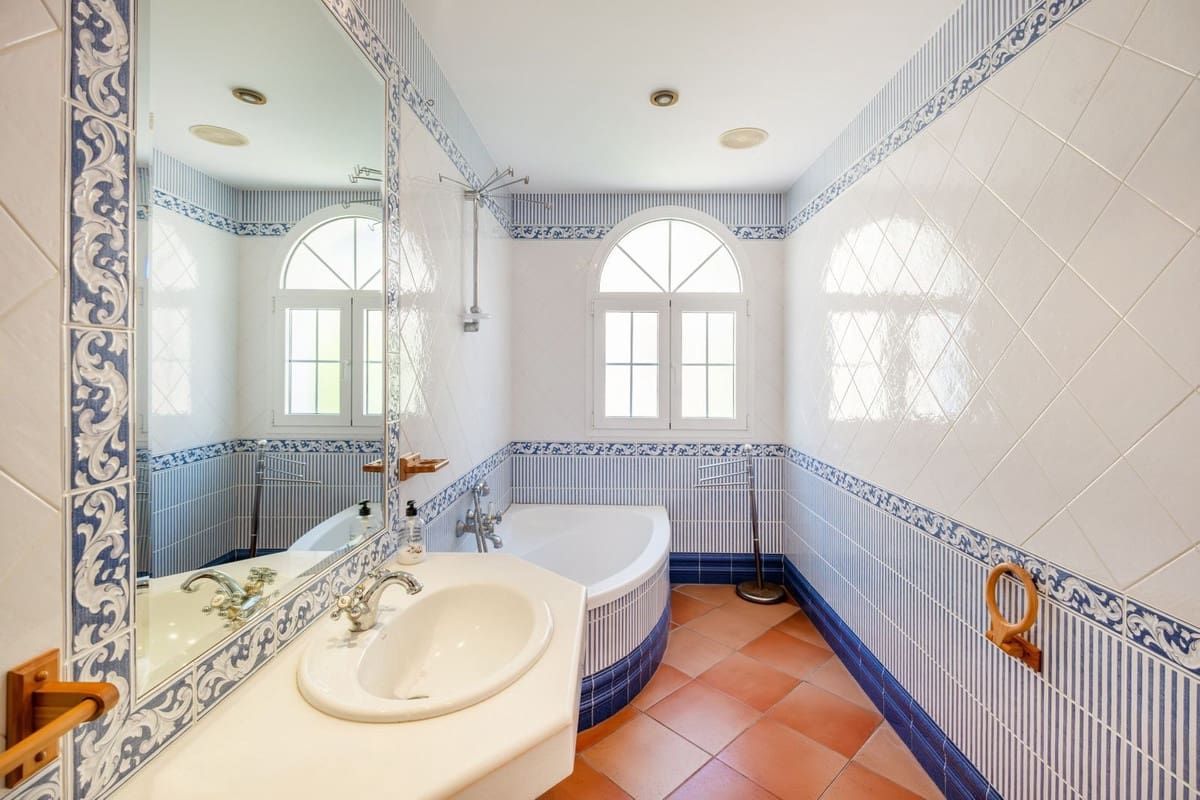 5 sypialnia Willa na sprzedaż w Benalmadena z basenem garażem - 1 395 000 € (Ref: 9000410)