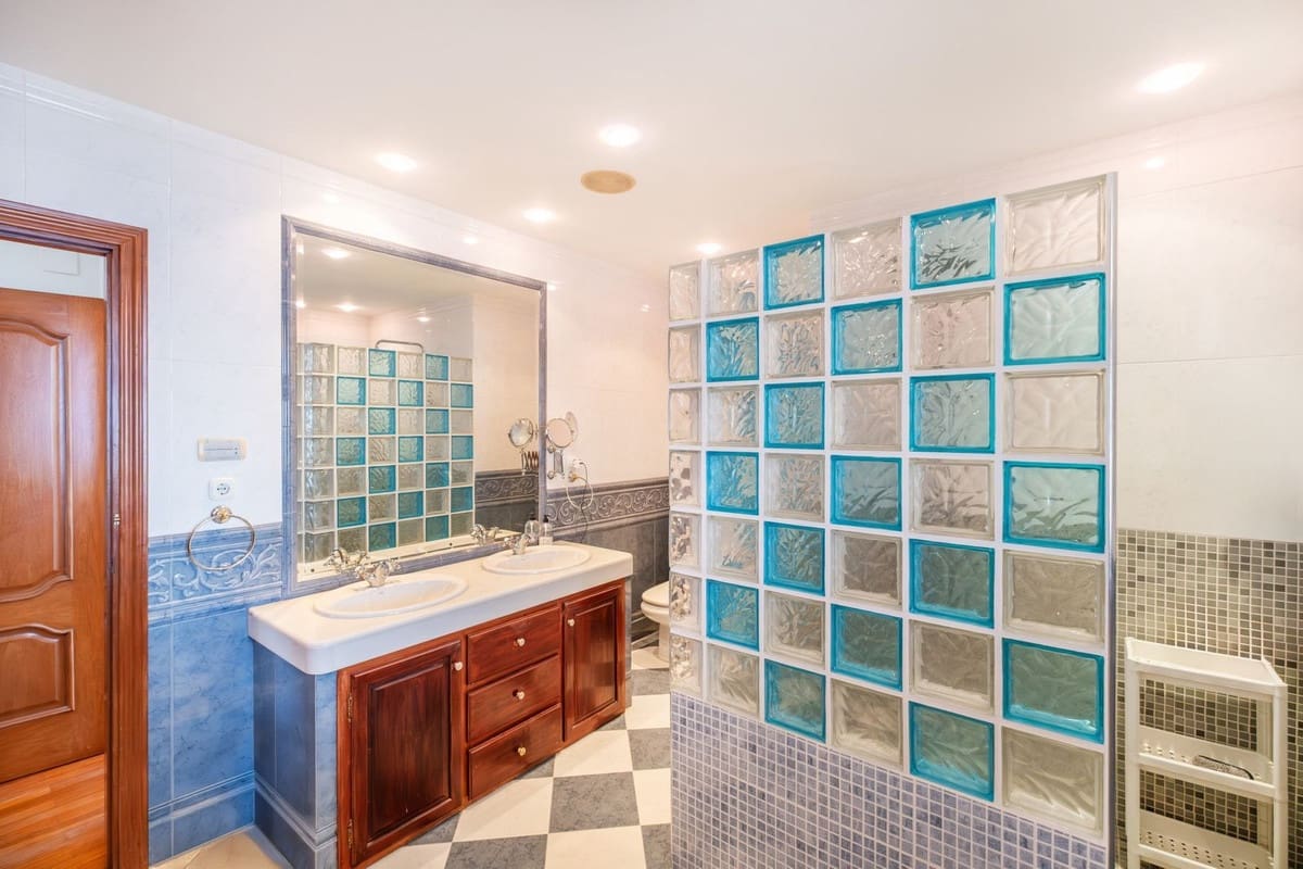 5 sypialnia Willa na sprzedaż w Benalmadena z basenem garażem - 1 395 000 € (Ref: 9000410)