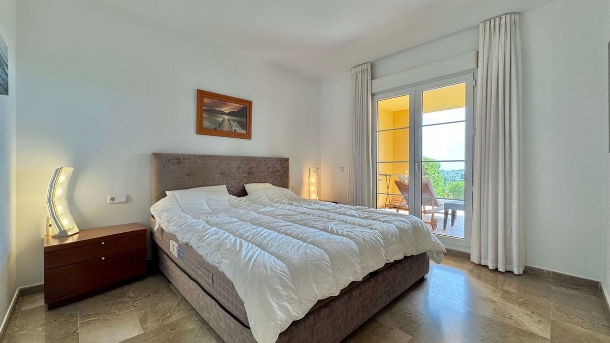 2 bedroom Apartment for sale in Nueva Andalucia with pool garage - € 585,000 (Ref: 9000412)